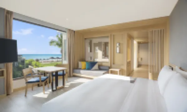 Le Meridien Khao Lak Resort & Spa