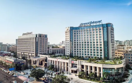 Howard Johnson Glory Plaza ShanTou Отели рядом с достопримечательностью «Kelong Trees Garden»