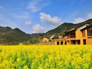 Houyuan Cottage  Homestay