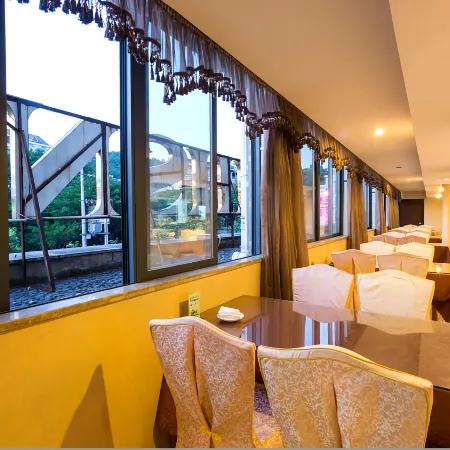 Eastern Kaiyue Business Hotel