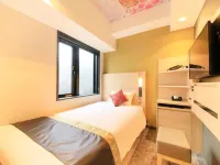 The Hedistar Hotel Kyoto Nijo Comic&Books Hotel di Kyoto