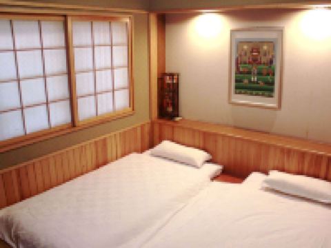 青岛格林客栈 - 榻榻米小套房(公共卫浴)