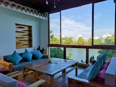 Amitawa Inn Отели рядом с достопримечательностью «Ant Workshop Scenic Area»