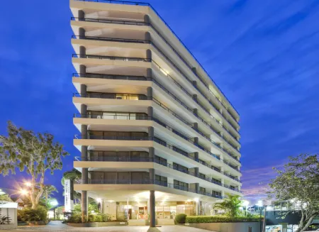 The Summit Apartments Отели рядом с достопримечательностью «QUT Kelvin Grove Campus»