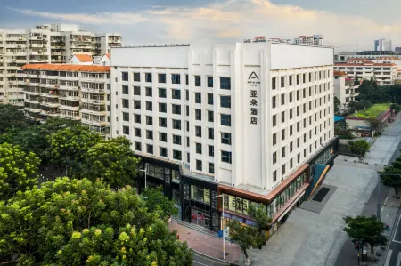 GuangZhou Baiyun Station Sanyuanli Avenue Atour Hotel Отели рядом с достопримечательностью «Chentian Garden»