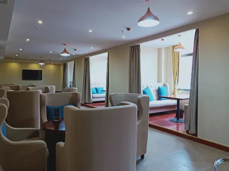 Chaya Chentong Business Hotel Отели рядом с достопримечательностью «Народное правительство Чайя»