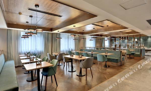 Hangzhou Yabo Hotel (Wulin Square Jianguo North Road Subway Station)
