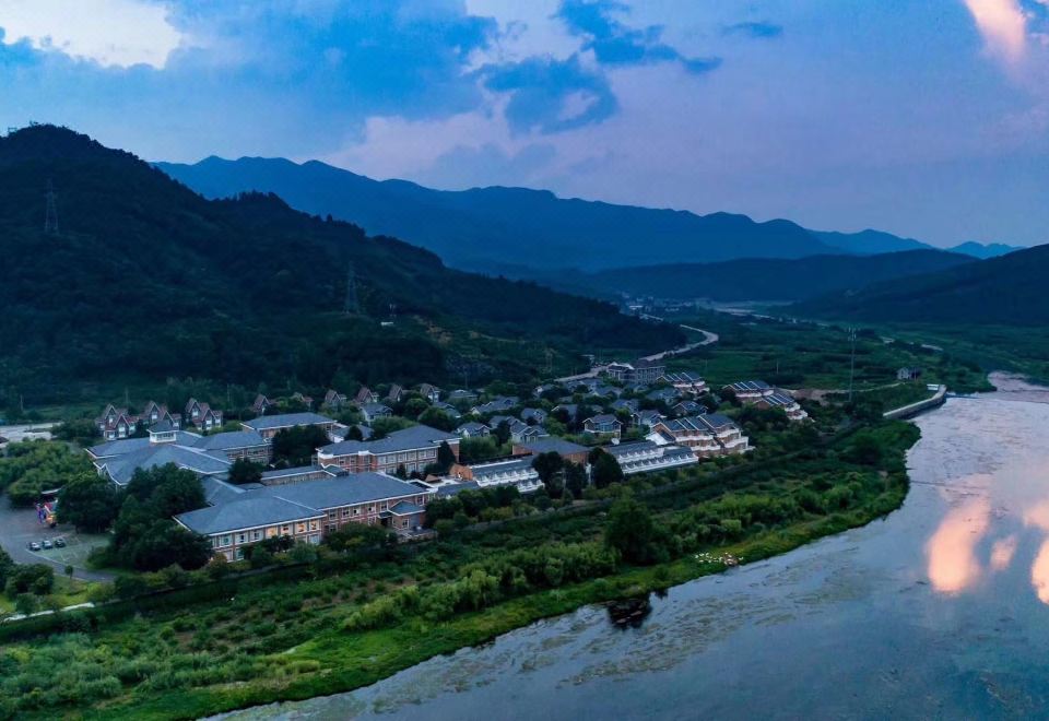 Yinfeng Holiday ResortHotel Overview