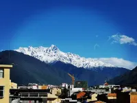 Rongqi Hotel Hotels in Luding
