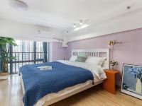 肇庆赫本影视主题公寓 - 轻奢复式投影大床房