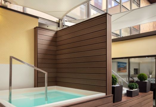 프라하 트램 정류장과 호텔 올산카의 거리