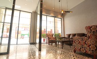 Yujing Saussurea French Style Hotel