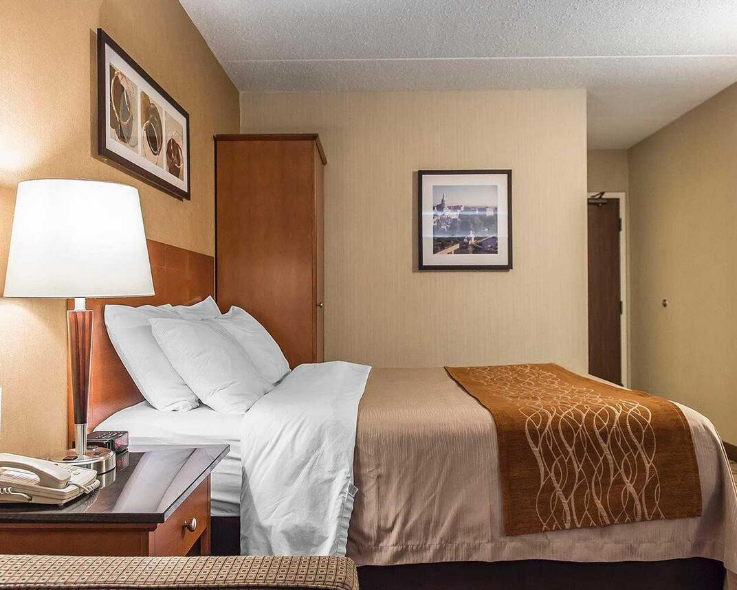 Comfort Inn Highway 401