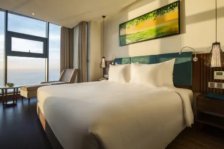 Maximilan Danang Beach Hotel