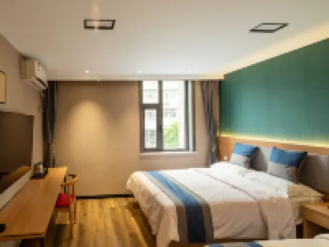 Yixin Hotel (Qingdao Zhanqiao Railway Station East Square) Hotels near Qingdao Railway Station