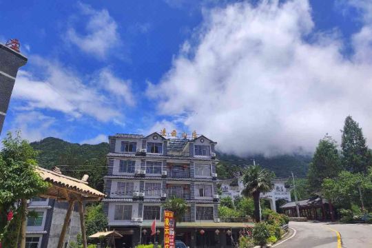 薄刀峰凌云山庄