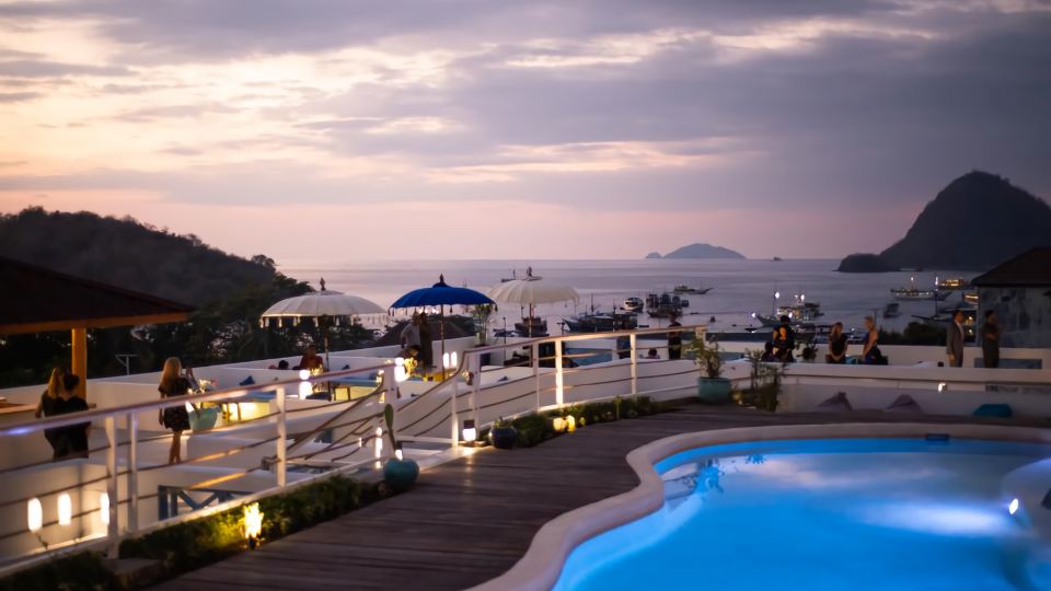 Seaesta Komodo Hostel & Hotel