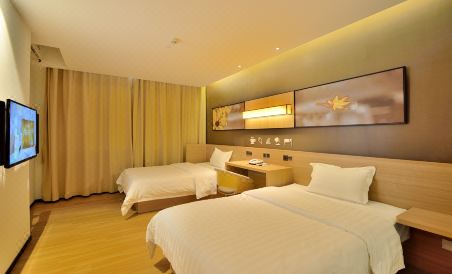 IU Hotel (Xinyi Zhongxing 6th Road) - Housity