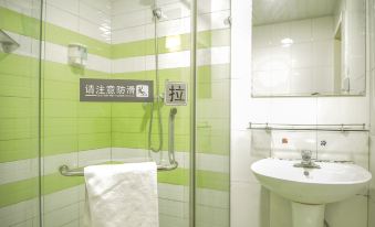 7 Days Inn (Wuhan Wangjiadun East Metro Station)