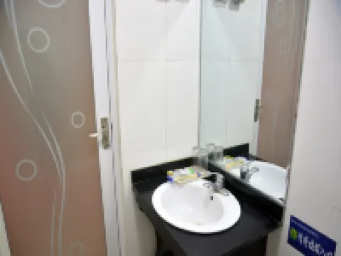 Home Inn Huaxuan Select Hotel (Huaxuan Select Hotel, Suchang West Road, Dongping County, Tai'an) Hotels in Dongping