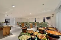 Whiz Hotel Pemuda Semarang - Aamiainen