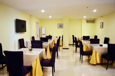 Henghui Binle Hotel (Shijiazhuang Zhonghua North Street Branch) Отели рядом с достопримечательностью «Hebei University of Economics and Business»