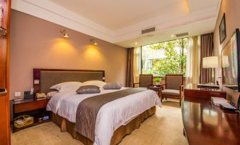 Mount Forest Hotel