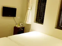 Kam Mum Guest House Hotels near Golden Computer Arcade