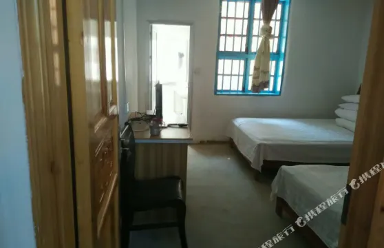 平江純溪迎客松山莊