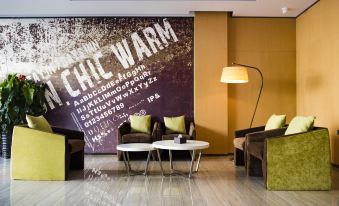 IU Hotel (Shanghai Songjiang Chedun Film Park) - Housity