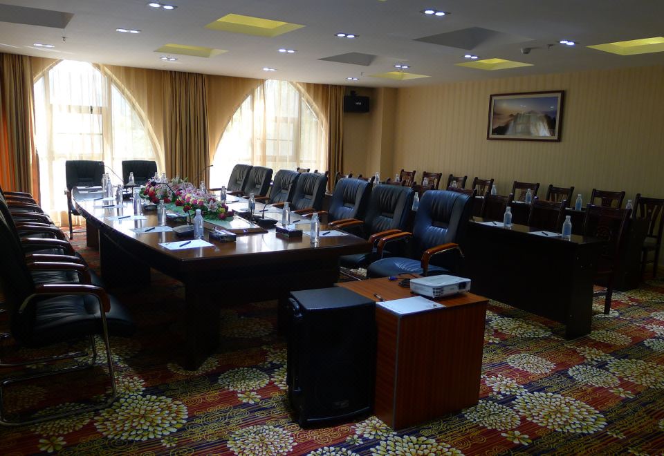 3. 진 저우 호텔..