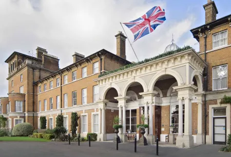 Oatlands Park Hotel Отели в г. Шеппертон