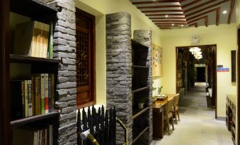 Zhouzhuang Hanshe Ziteng Bieyuan