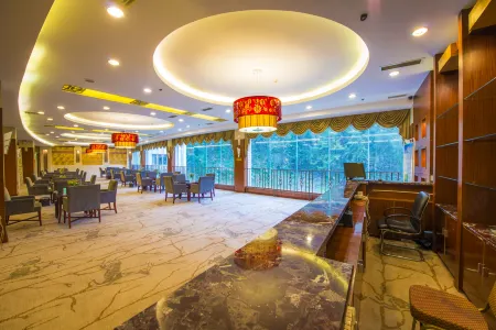 Luming Hotel Отели рядом с достопримечательностью «Erlang Mountain National Forest Park»