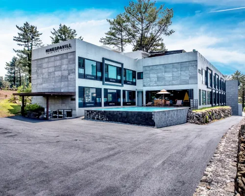 Ninespavill Hotels near Geumsungdang