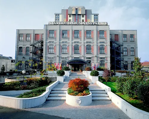 Starhotels Business Palace Hotels near Brenta Station