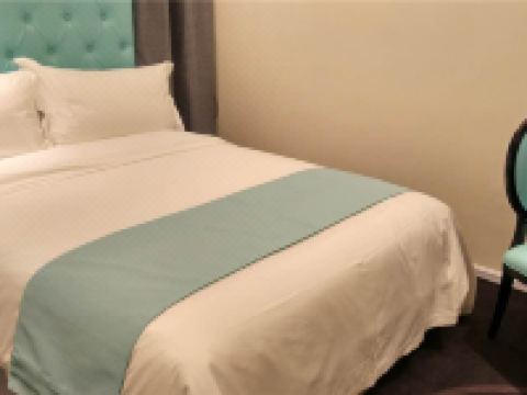 希岸酒店(安康高新中学店) - 玲珑大床房(无窗)