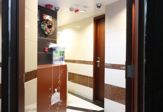 몽콕 중심가의 야경