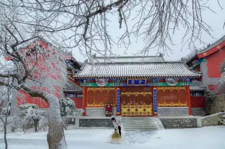 Yunchao Hotel Отели рядом с достопримечательностью «Azure Cloud Temple»