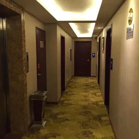 Anhua Jinxing Business Hotel
