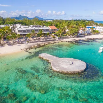 Le Peninsula Bay Beach Resort & Spa