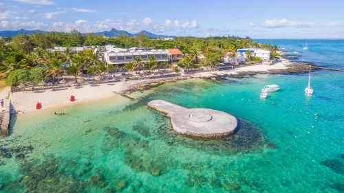 Le Peninsula Bay Beach Resort & Spa Hotels in Pointe d'Esny