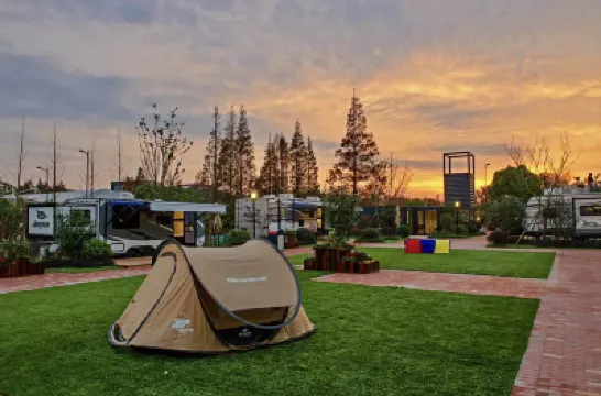 Linjia Campsite (Shanghai International Resort) Hotels near Shanghai Disney Resort