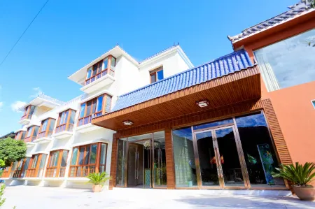 Lakeview Village Отели в г. Яньбянь