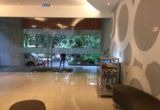 제스트 제무르사리 호텔 로비