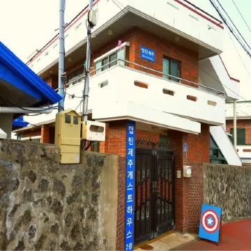Captain Jeju Guesthouse - Hostel Отели рядом с достопримечательностью «Храм Когванса»