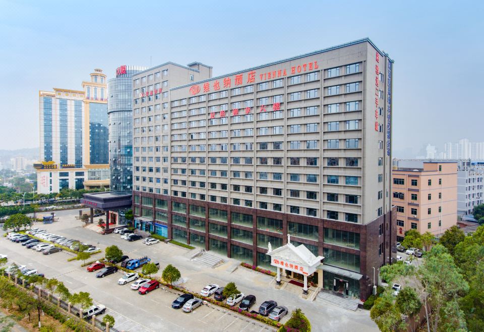 Vienna Hotel (Shenzhen Dayun Center Ainan Road) - Housity