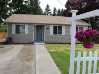 Quiet, Clean and Comfortable Room Hotels near Northgate