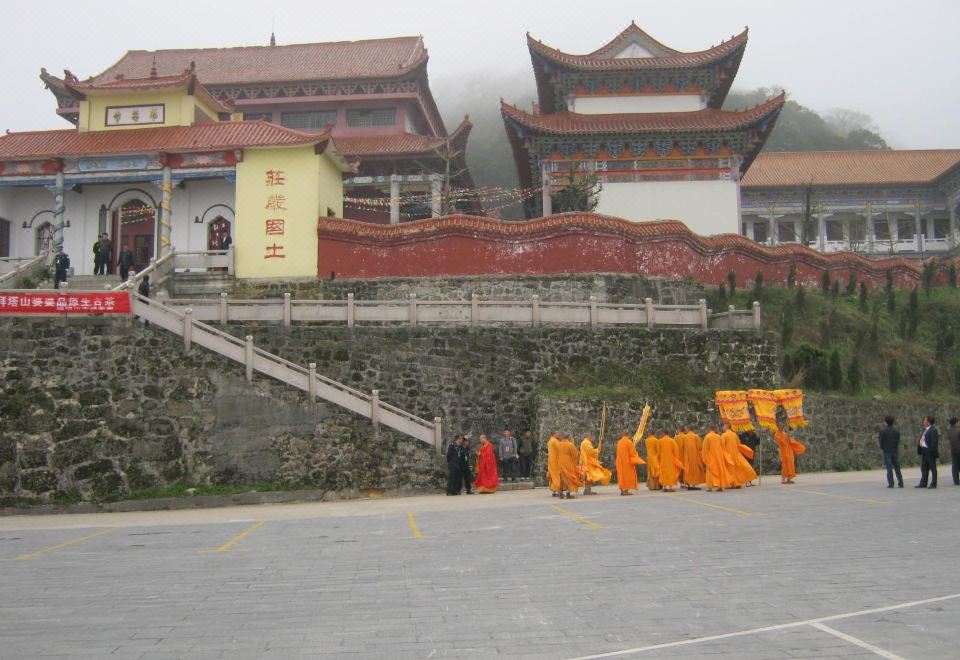 [랑위안 호텔의 외부 전경 또는 주변 자연 환경]