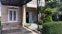 Villa Chatarina Batu Hotels in Batu
